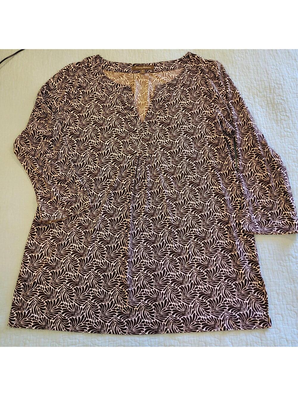 Tommy Bahama women's 3/4-sleeve V-neck tunic top brown and cream pullover Medium